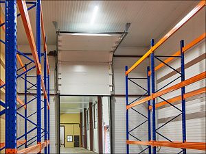 Секционные ворота Doorhan ISD THERMALPRO 5000x2900 для склада preview 1